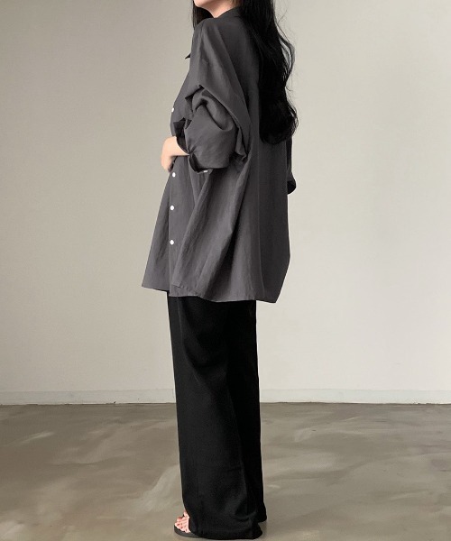 yuue' ( wear )（ユーイ）の「【2点セット】オーバーサイズシャツ＋チュニックキャミソールSET（シャツ/ブラウス・レディース・ホワイト/チャコールグレー・FREE）」の8枚目の写真