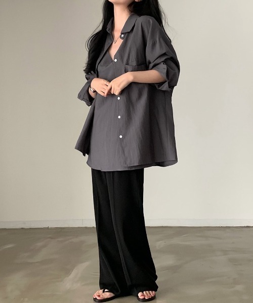 yuue' ( wear )（ユーイ）の「【2点セット】オーバーサイズシャツ＋チュニックキャミソールSET（シャツ/ブラウス・レディース・ホワイト/チャコールグレー・FREE）」の10枚目の写真