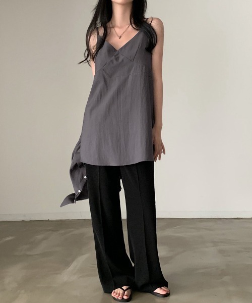 yuue' ( wear )（ユーイ）の「【2点セット】オーバーサイズシャツ＋チュニックキャミソールSET（シャツ/ブラウス・レディース・ホワイト/チャコールグレー・FREE）」の6枚目の写真