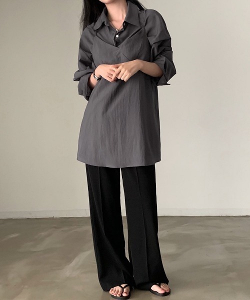 yuue' ( wear )（ユーイ）の「【2点セット】オーバーサイズシャツ＋チュニックキャミソールSET（シャツ/ブラウス・レディース・ホワイト/チャコールグレー・FREE）」の4枚目の写真