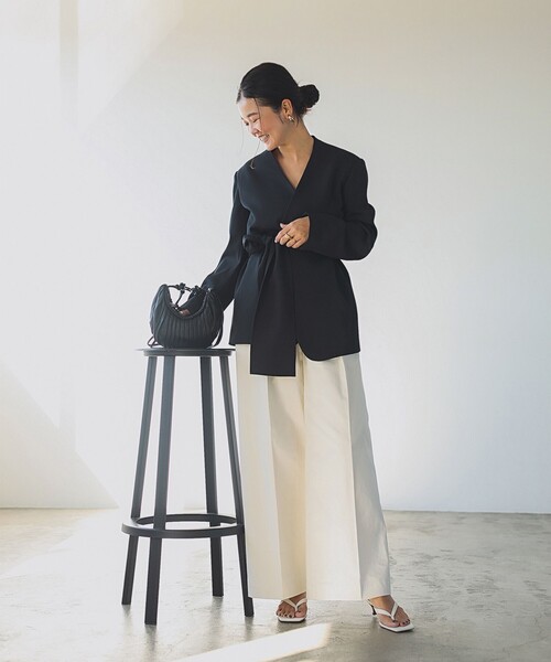 Demi-Luxe BEAMS（デミルクス ビームス）の「ドライカルゼ ベルテッド ジャケット（ノーカラージャケット・レディース・ブラック/ベージュ・36/38）」の7枚目の写真