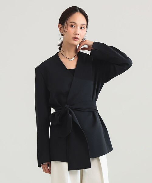 Demi-Luxe BEAMS（デミルクス ビームス）の「ドライカルゼ ベルテッド ジャケット（ノーカラージャケット・レディース・ブラック/ベージュ・36/38）」の4枚目の写真