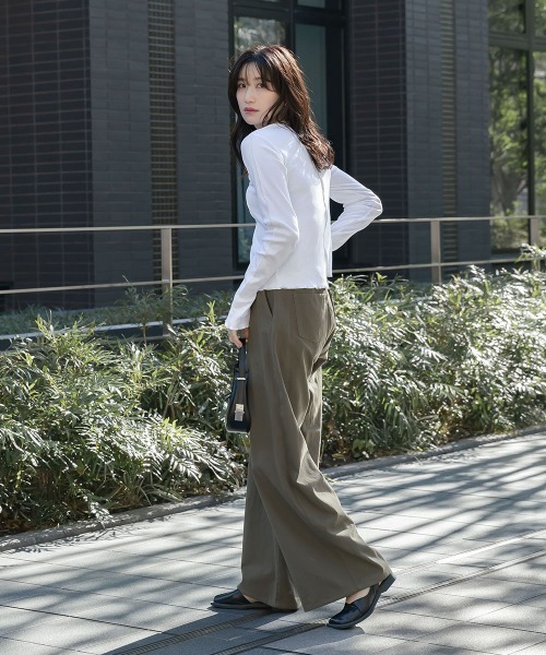 slattgir（スラットジール）の「高身長　アシメ切替クロップドテレコ長袖Ｔシャツ（トールサイズ）Essenave（Tシャツ/カットソー・レディース・オフホワイト/チャコールグレー・TM/TL/TLL/T3L/T4L/T5L）」の15枚目の写真