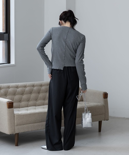 slattgir（スラットジール）の「高身長　アシメ切替クロップドテレコ長袖Ｔシャツ（トールサイズ）Essenave（Tシャツ/カットソー・レディース・オフホワイト/チャコールグレー・TM/TL/TLL/T3L/T4L/T5L）」の20枚目の写真