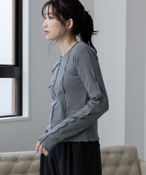 slattgir（スラットジール）の「高身長　アシメ切替クロップドテレコ長袖Ｔシャツ（トールサイズ）Essenave（Tシャツ/カットソー・レディース・オフホワイト/チャコールグレー・TM/TL/TLL/T3L/T4L/T5L）」の5枚目の写真