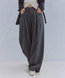 Obis＆（オビスアンド）の「カーブタックワイドパンツ（その他パンツ）」
