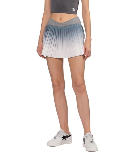 A BATHING APE(アベイシングエイプ)の「PLEATED GRADIENT SPORT SKIRT(スカート・レディース・オリーブ・SMALL/X-SMALL)」の3枚目の写真