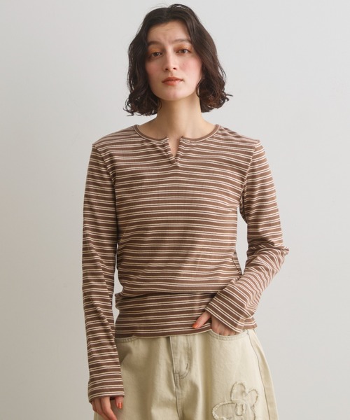 Crisp(クリスプ)の「キーネックボーダーリブTシャツ(Tシャツ/カットソー・レディース・ブラウン/アイボリー・FREE)」の2枚目の写真