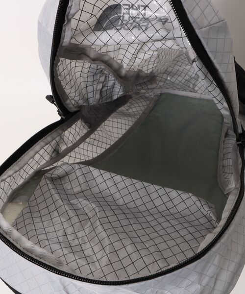 THE NORTH FACE(ザノースフェイス)の「THE NORTH FACE/ザ・ノース・フェイス バックパック UT MAYFLY PACK ウルトラメイフライパック NM62604(バックパック/リュック・メンズ・シルバーグレー・FREE)」の16枚目の写真