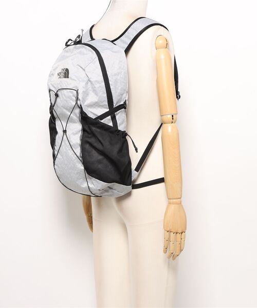 THE NORTH FACE(ザノースフェイス)の「THE NORTH FACE/ザ・ノース・フェイス バックパック UT MAYFLY PACK ウルトラメイフライパック NM62604(バックパック/リュック・メンズ・シルバーグレー・FREE)」の17枚目の写真