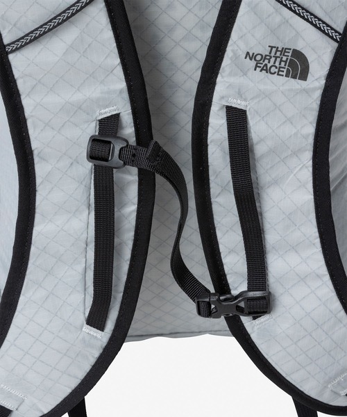 THE NORTH FACE(ザノースフェイス)の「THE NORTH FACE/ザ・ノース・フェイス バックパック UT MAYFLY PACK ウルトラメイフライパック NM62604(バックパック/リュック・メンズ・シルバーグレー・FREE)」の4枚目の写真