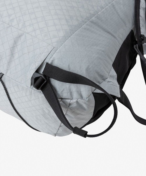 THE NORTH FACE(ザノースフェイス)の「THE NORTH FACE/ザ・ノース・フェイス バックパック UT MAYFLY PACK ウルトラメイフライパック NM62604(バックパック/リュック・メンズ・シルバーグレー・FREE)」の7枚目の写真