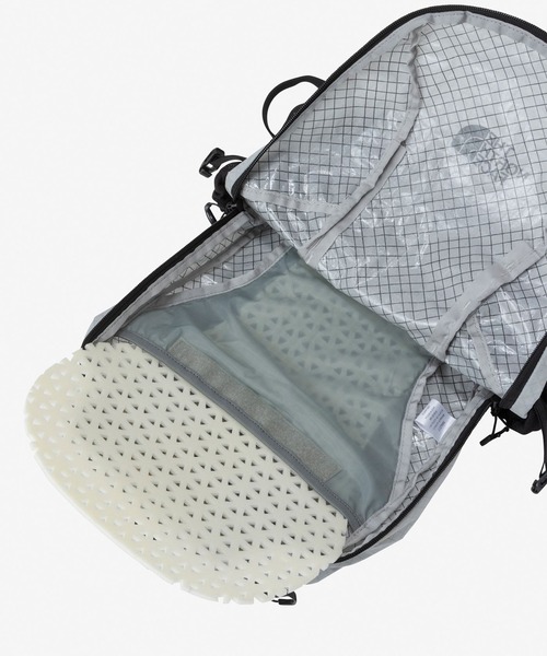 THE NORTH FACE(ザノースフェイス)の「THE NORTH FACE/ザ・ノース・フェイス バックパック UT MAYFLY PACK ウルトラメイフライパック NM62604(バックパック/リュック・メンズ・シルバーグレー・FREE)」の12枚目の写真