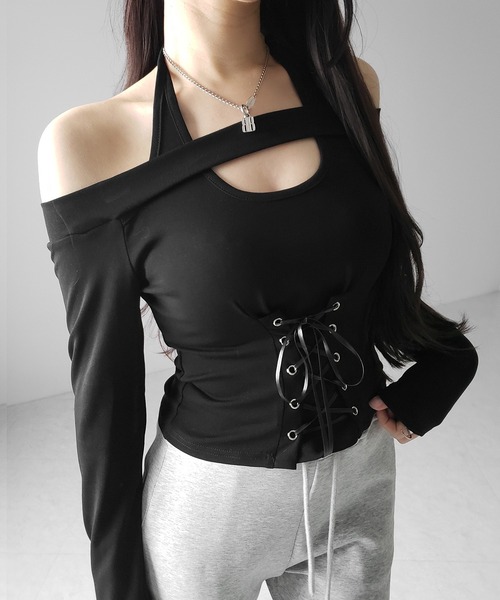 me+em select(ミームセレクト)の「【 2color 】レースアップカットアウトホルターオフショルトップス / laceup cutout halter offshoulder tops(Tシャツ/カットソー・レディース・ホワイト/ブラック・FREE)」の6枚目の写真