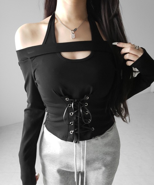 me+em select(ミームセレクト)の「【 2color 】レースアップカットアウトホルターオフショルトップス / laceup cutout halter offshoulder tops(Tシャツ/カットソー・レディース・ホワイト/ブラック・FREE)」の8枚目の写真