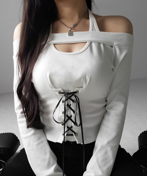 me+em select(ミームセレクト)の「【 2color 】レースアップカットアウトホルターオフショルトップス / laceup cutout halter offshoulder tops(Tシャツ/カットソー・レディース・ホワイト/ブラック・FREE)」の17枚目の写真