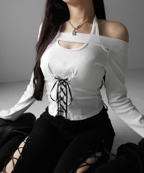 me+em select(ミームセレクト)の「【 2color 】レースアップカットアウトホルターオフショルトップス / laceup cutout halter offshoulder tops(Tシャツ/カットソー・レディース・ホワイト/ブラック・FREE)」の21枚目の写真