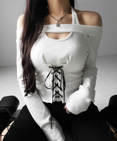 me+em select(ミームセレクト)の「【 2color 】レースアップカットアウトホルターオフショルトップス / laceup cutout halter offshoulder tops(Tシャツ/カットソー・レディース・ホワイト/ブラック・FREE)」の22枚目の写真