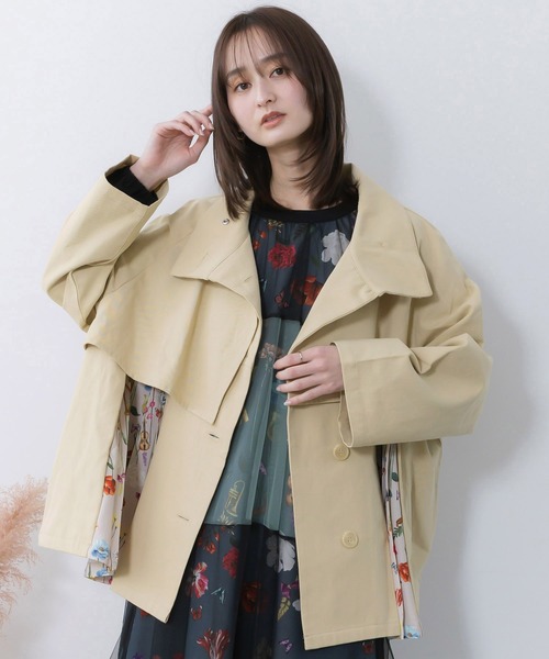 iS ScoLar（イズスカラー）の「561214：クラシカル柄プリーツ×ツイルトレンチ風コート（ブルゾン・レディース・ベージュ/チャコールグレー・M）」の2枚目の写真