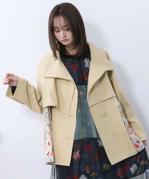 iS ScoLar（イズスカラー）の「561214：クラシカル柄プリーツ×ツイルトレンチ風コート（ブルゾン・レディース・ベージュ/チャコールグレー・M）」の3枚目の写真