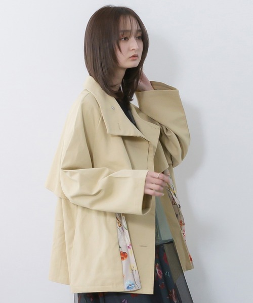 iS ScoLar（イズスカラー）の「561214：クラシカル柄プリーツ×ツイルトレンチ風コート（ブルゾン・レディース・ベージュ/チャコールグレー・M）」の6枚目の写真