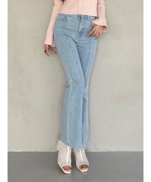 MERCURYDUO(マーキュリーデュオ)の「ストレッチブーツカットデニムパンツ(デニムパンツ・レディース・ライトブルー/ブルー・SMALL/MEDIUM)」の2枚目の写真