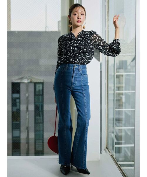 MERCURYDUO(マーキュリーデュオ)の「ストレッチブーツカットデニムパンツ(デニムパンツ・レディース・ライトブルー/ブルー・SMALL/MEDIUM)」の5枚目の写真