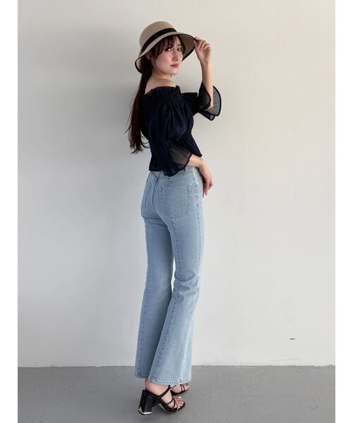 MERCURYDUO(マーキュリーデュオ)の「ストレッチブーツカットデニムパンツ(デニムパンツ・レディース・ライトブルー/ブルー・SMALL/MEDIUM)」の12枚目の写真