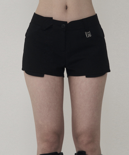 ETRE AU SOMMET(エトレオソメ)の「配色レイヤーセットアップマイクロショーツパンツ(ブラック)(その他パンツ・レディース・その他・1/2)」の1枚目の写真
