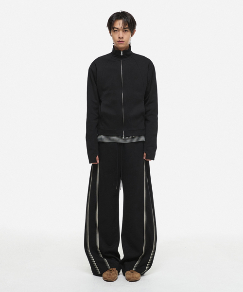 DNSR(ディーエヌエスアール)の「カーブライントラックパンツブラック(スウェットパンツ・メンズ・その他・SMALL/MEDIUM/LARGE)」の2枚目の写真