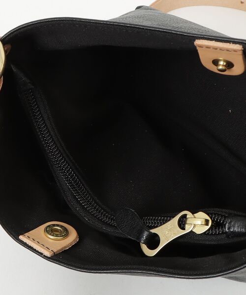 IL BISONTE(イルビゾンテ)の「IL BISONTE / SHOULDER BAG / 2026 SPRING SUMMER(ショルダーバッグ・レディース・ブラック/インディゴブルー/ダークブラウン・FREE)」の4枚目の写真