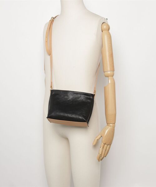 IL BISONTE(イルビゾンテ)の「IL BISONTE / SHOULDER BAG / 2026 SPRING SUMMER(ショルダーバッグ・レディース・ブラック/インディゴブルー/ダークブラウン・FREE)」の5枚目の写真