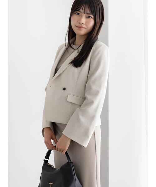 Te chichi(テチチ)の「フレア袖クロップトテーラードジャケット【AOYAMA FASHION ASSOCIATION × Té chichi】(ノーカラージャケット・レディース・ネイビー/ベージュ・F)」の18枚目の写真