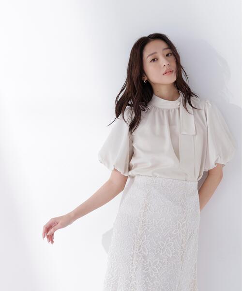 NATURAL BEAUTY BASIC(ナチュラルビューティーベーシック)の「【Oggi.jp掲載】リネンライクサイドタイブラウス(シャツ/ブラウス・レディース・ブラウン/ベージュ/イエロー/ブルー・SMALL/MEDIUM)」の11枚目の写真
