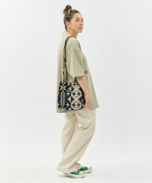 PENDLETON(ペンドルトン)の「PENDLETON/ペンドルトン ゴブラン ジャガード バケットバッグ(ショルダーバッグ・レディース・ブラック/ブルー・FREE)」の9枚目の写真