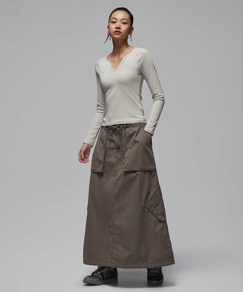 JORDAN BRAND(ジョーダンブランド)の「ジョーダン シカゴ ウィメンズ パラシュート スカート / Jordan Chicago Women's Parachute Skirt IF1048-040 Olive Grey(スカート・レディース・サンドグレー・XS/S/M/L/XL)」の2枚目の写真
