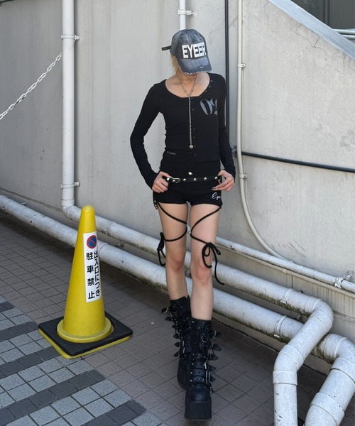 EYEER(イワイイアル)の「【EYEER】02 Logo Button Long Sleeve / 【イーワイイーイーアール】02ロゴボタン長袖Tシャツ(Tシャツ/カットソー・レディース・ホワイト/ブラック×グレー/ブラック・S)」の4枚目の写真