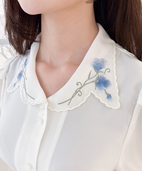 an another angelus（アンアナザーアンジェラス）の「スイートピー刺繍開衿ブラウス（シャツ/ブラウス・レディース・ピンクベージュ/オフホワイト・FREE）」の4枚目の写真