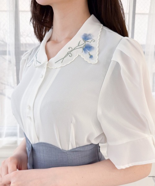 an another angelus（アンアナザーアンジェラス）の「スイートピー刺繍開衿ブラウス（シャツ/ブラウス・レディース・ピンクベージュ/オフホワイト・FREE）」の6枚目の写真