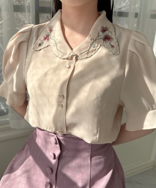 an another angelus（アンアナザーアンジェラス）の「スイートピー刺繍開衿ブラウス（シャツ/ブラウス・レディース・ピンクベージュ/オフホワイト・FREE）」の10枚目の写真
