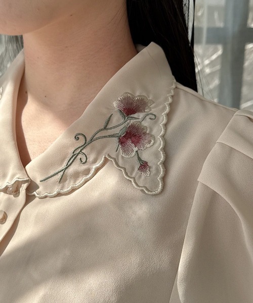 an another angelus（アンアナザーアンジェラス）の「スイートピー刺繍開衿ブラウス（シャツ/ブラウス・レディース・ピンクベージュ/オフホワイト・FREE）」の11枚目の写真