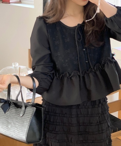 FAVORITO(ファヴォリート)の「リボンクルーネックシャツ(シャツ/ブラウス・レディース・ベージュ/ブラック・F)」の3枚目の写真