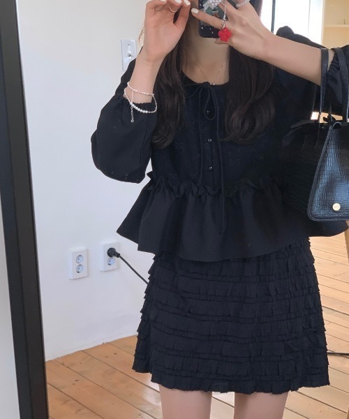 FAVORITO(ファヴォリート)の「リボンクルーネックシャツ(シャツ/ブラウス・レディース・ベージュ/ブラック・F)」の17枚目の写真