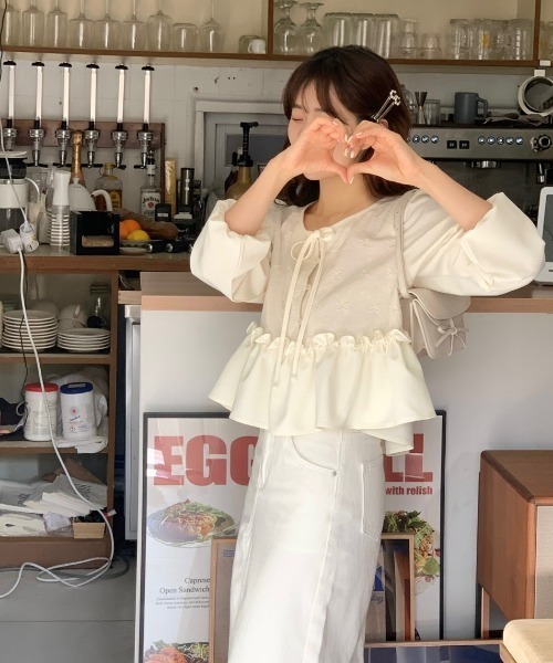 FAVORITO(ファヴォリート)の「リボンクルーネックシャツ(シャツ/ブラウス・レディース・ベージュ/ブラック・F)」の19枚目の写真