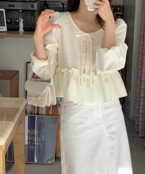 FAVORITO(ファヴォリート)の「リボンクルーネックシャツ(シャツ/ブラウス・レディース・ベージュ/ブラック・F)」の22枚目の写真