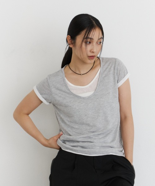 DFFUR.(ディフル)の「レイヤードライクUネックTシャツ(Tシャツ/カットソー・レディース・ライトベージュ/チャコールグレー/ライトグレー・FREE)」の5枚目の写真