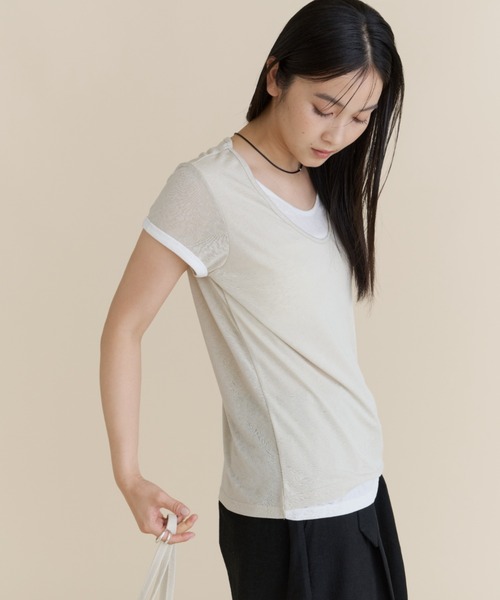 DFFUR.(ディフル)の「レイヤードライクUネックTシャツ(Tシャツ/カットソー・レディース・ライトベージュ/チャコールグレー/ライトグレー・FREE)」の4枚目の写真