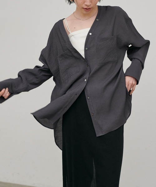 LARUTA（ラルータ）の「【LARUTA】2WAYVネックスキッパーシャツ（シャツ/ブラウス・レディース・ベージュ/サックスブルー/チャコールグレー/オフホワイト・FREE）」の20枚目の写真