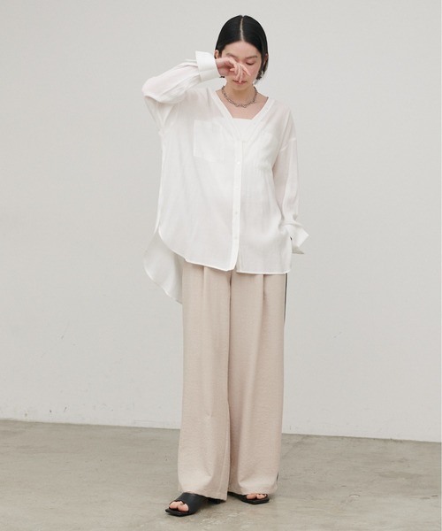 LARUTA（ラルータ）の「【LARUTA】2WAYVネックスキッパーシャツ（シャツ/ブラウス・レディース・ベージュ/サックスブルー/チャコールグレー/オフホワイト・FREE）」の8枚目の写真