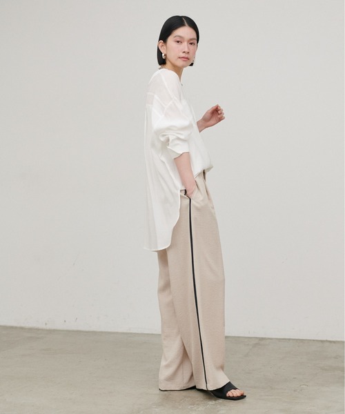LARUTA（ラルータ）の「【LARUTA】2WAYVネックスキッパーシャツ（シャツ/ブラウス・レディース・ベージュ/サックスブルー/チャコールグレー/オフホワイト・FREE）」の9枚目の写真